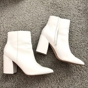 White Madden Girl Steve Madden booties sz 8.5